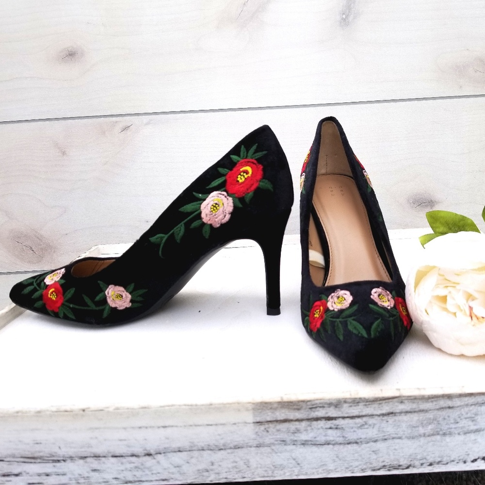 Velvet pumps